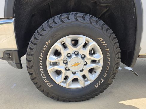 Used 2023 Chevrolet Silverado 2500 LT AWD/4WD image 12