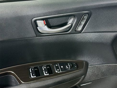 Used 2020 Kia Optima Premium image 24