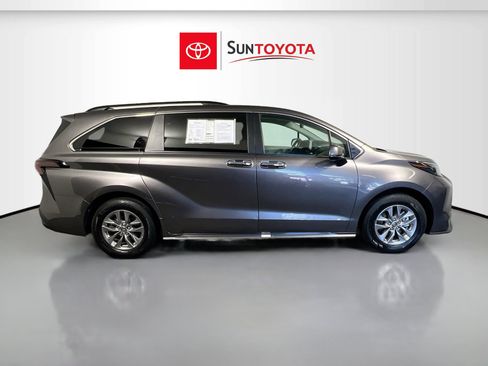 Used 2024 Toyota Sienna XLE FWD image 2