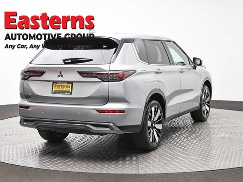 Used 2025 Mitsubishi Outlander SE AWD/4WD image 5