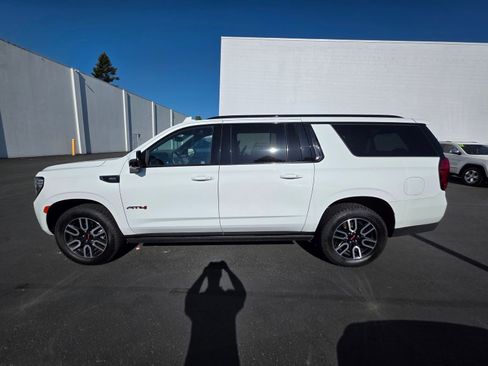 Used 2021 GMC Yukon XL AT4 w/ AT4 Premium Package AWD/4WD image 8