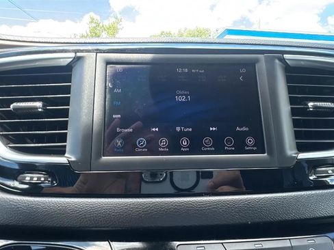 Used 2019 Chrysler Pacifica Touring-L FWD image 39
