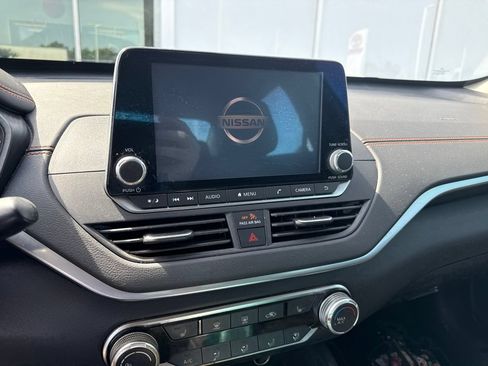 Used 2020 Nissan Altima 2.5 SR w/ Premium Package FWD image 9