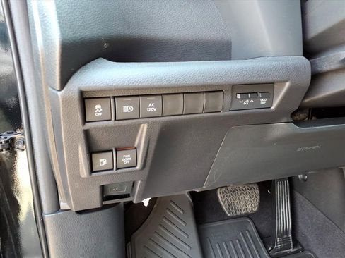 Used 2025 Toyota Sienna XLE Woodland Edition image 19