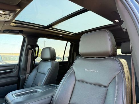 Used 2021 GMC Yukon XL Denali w/ Denali Premium Package AWD/4WD image 23