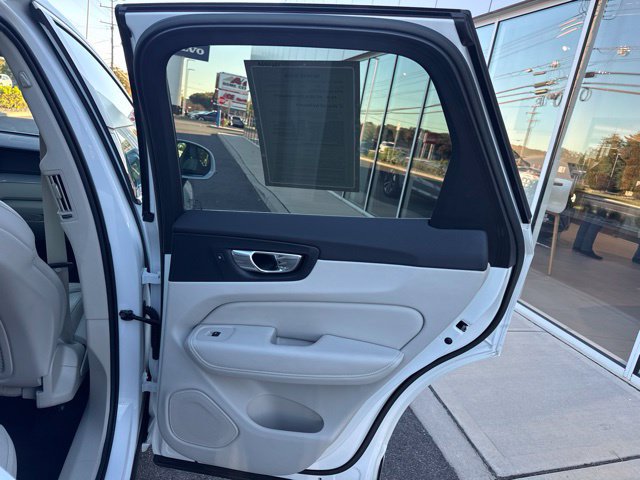 Used 2023 Volvo XC60 B5 Ultimate w/ Climate Package AWD/4WD image 12