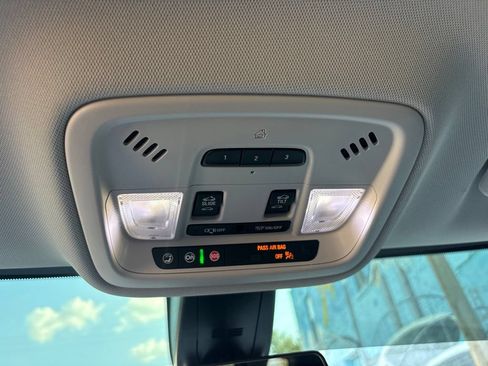 Used 2020 Chevrolet Traverse Premier AWD/4WD image 16