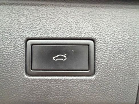 Used 2019 Volkswagen Atlas SEL Premium image 15