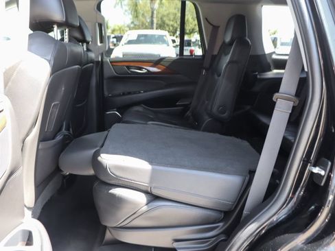 Used 2017 Cadillac Escalade Luxury AWD/4WD image 43