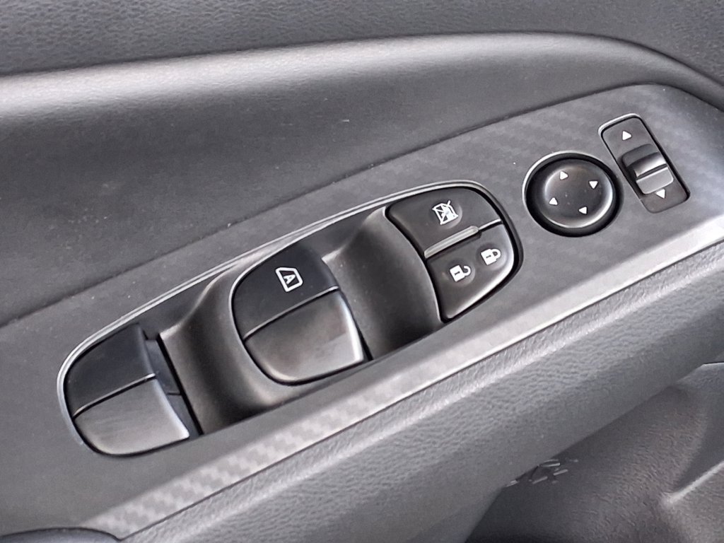 Used 2025 Nissan Altima 2.5 S FWD image 17
