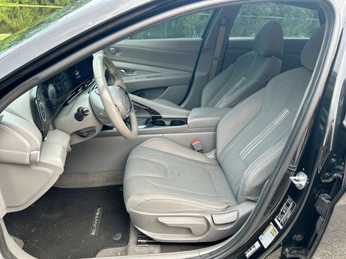 Used 2023 Hyundai Elantra SEL w/ Convenience Package FWD image 11