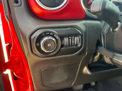 Used 2021 Jeep Wrangler Unlimited Rubicon w/ Dual Top Group AWD/4WD image 12