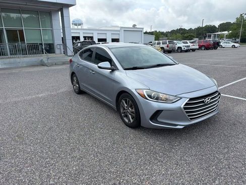 Used 2017 Hyundai Elantra SE FWD image 3