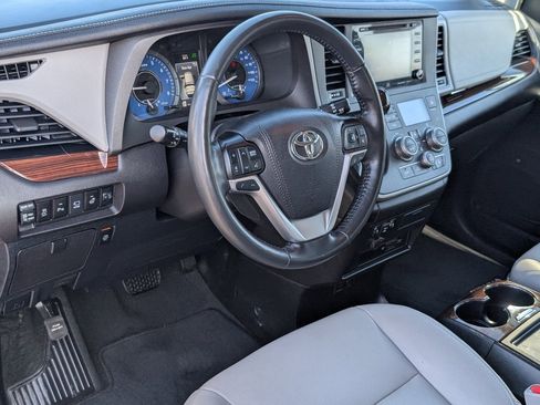 Used 2020 Toyota Sienna Limited Premium image 15