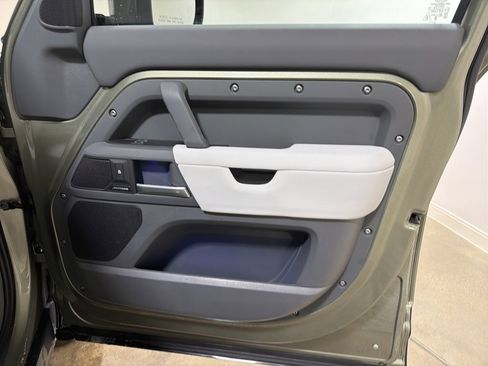 Used 2025 Land Rover Defender 110 S image 15