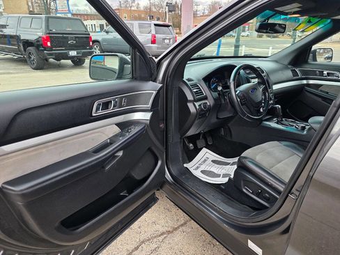 Used 2017 Ford Explorer XLT w/ Equipment Group 202A image 19