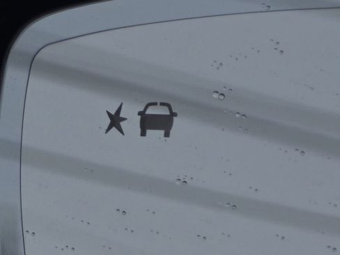 Used 2023 Buick Enclave Essence w/ LPO, Touring Package image 8