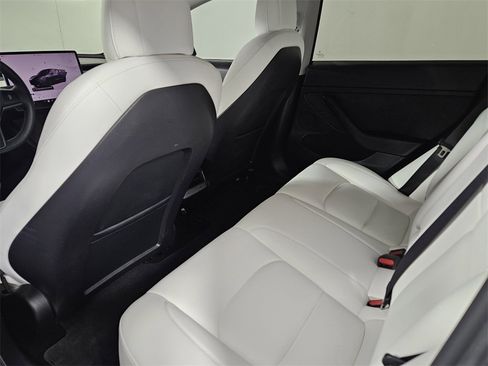 Used 2022 Tesla Model 3 Performance image 24
