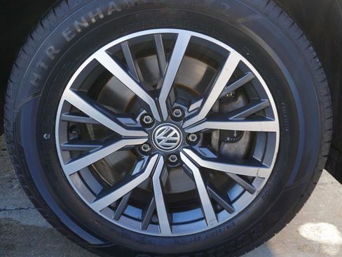 Used 2020 Volkswagen Tiguan S image 12