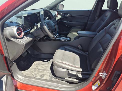 Used 2024 Chevrolet Trax RS w/ Sunroof Package FWD image 9