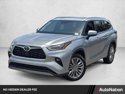 Used 2023 Toyota Highlander Platinum FWD image 1