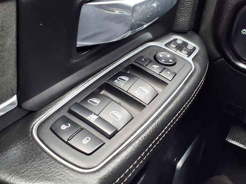 Used 2024 RAM 2500 Laramie AWD/4WD image 11