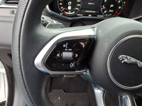 Used 2024 Jaguar F-PACE SVR image 17