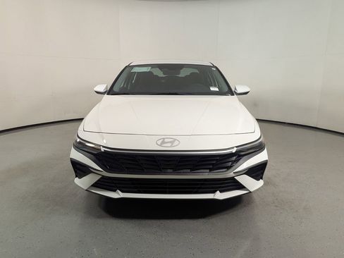 New 2026 Hyundai Elantra SE image 2