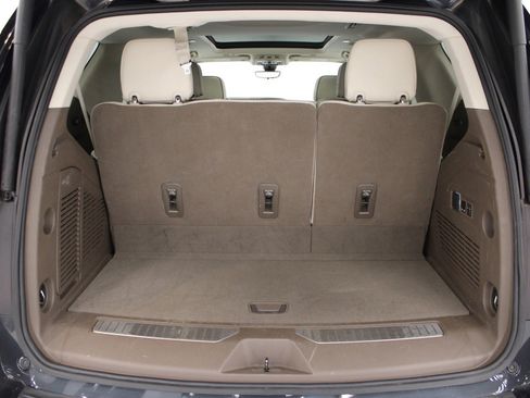 Used 2022 GMC Yukon Denali w/ Denali Premium Package image 9