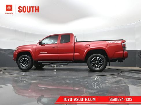 Used 2022 Toyota Tacoma TRD Sport AWD/4WD image 39