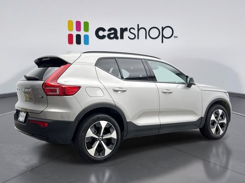 Used 2025 Volvo XC40 B5 Plus AWD/4WD image 5
