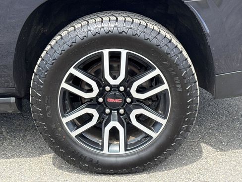 Used 2023 GMC Yukon XL AT4 w/ AT4 Premium Package AWD/4WD image 6