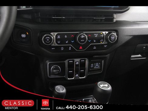 Used 2024 Jeep Wrangler Unlimited Sport AWD/4WD image 14