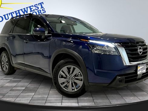 Used 2024 Nissan Pathfinder SV AWD/4WD image 3