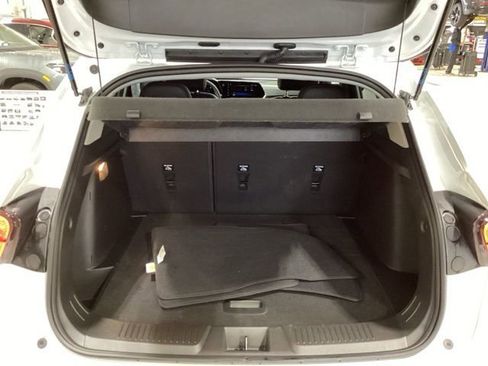 Used 2025 Chevrolet Trax LT FWD image 14
