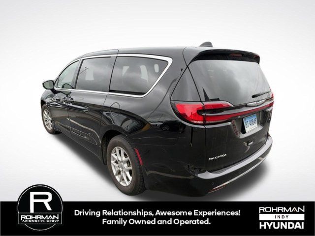 Used 2025 Chrysler Pacifica Select FWD image 8