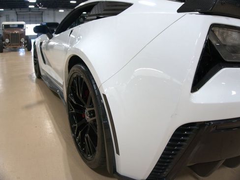 Used 2015 Chevrolet Corvette Z06 w/ 3LZ Preferred Equipment Group image 18