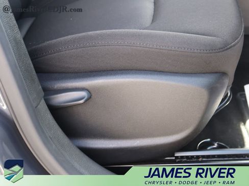 Used 2023 Jeep Renegade Latitude image 10