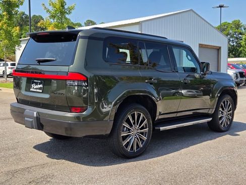 Used 2024 Lexus GX 550 w/ Accessory Package (Z1) AWD/4WD image 5