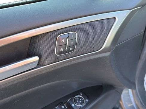 Used 2017 Ford Fusion SE w/ Fusion SE Technology Package image 26