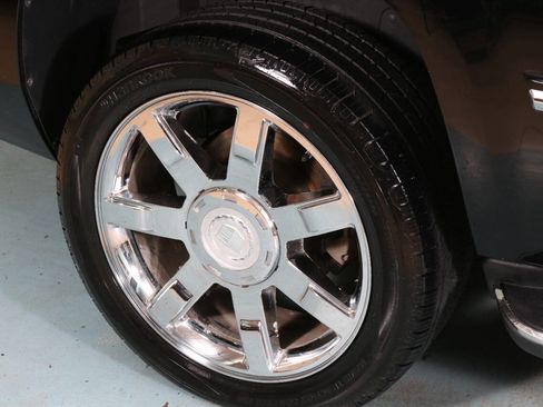 Used 2007 Cadillac Escalade AWD w/ Information Package image 16