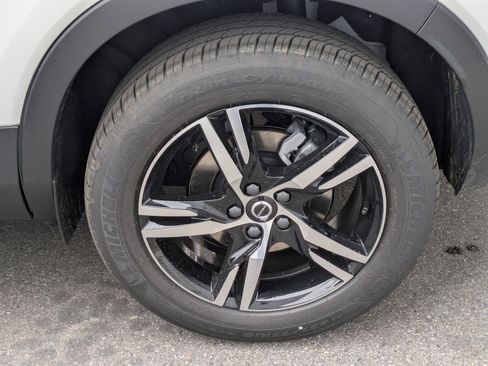 New 2026 Volvo XC40 B5 Core w/ Climate Package image 16