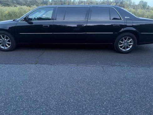 Used 2011 Cadillac DTS Limousine FWD image 2