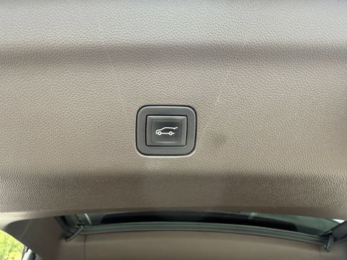 Used 2022 Chevrolet Tahoe LT w/ Luxury Package AWD/4WD image 14