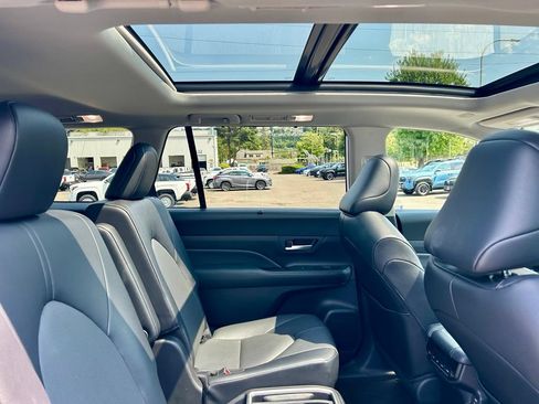 Certified 2025 Toyota Grand Highlander FWD image 15