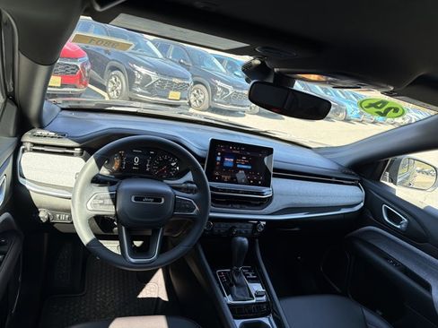 Used 2024 Jeep Compass Latitude w/ Convenience Group image 14