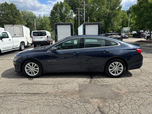 Used 2018 Chevrolet Malibu LT w/ Driver Confidence Package FWD image 2