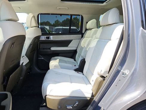 Used 2025 Hyundai Santa Fe Calligraphy AWD/4WD image 9