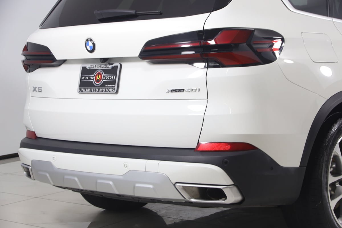 Used 2024 BMW X5 xDrive40i w/ Parking Assistance Package AWD/4WD image 37