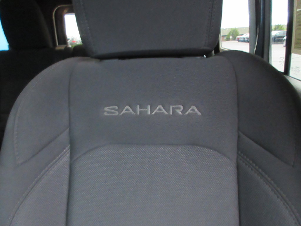 Used 2018 Jeep Wrangler Unlimited Sahara w/ Safety Group AWD/4WD image 21